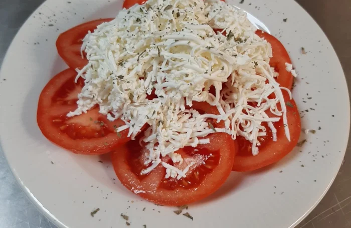 Paradajz feta salata